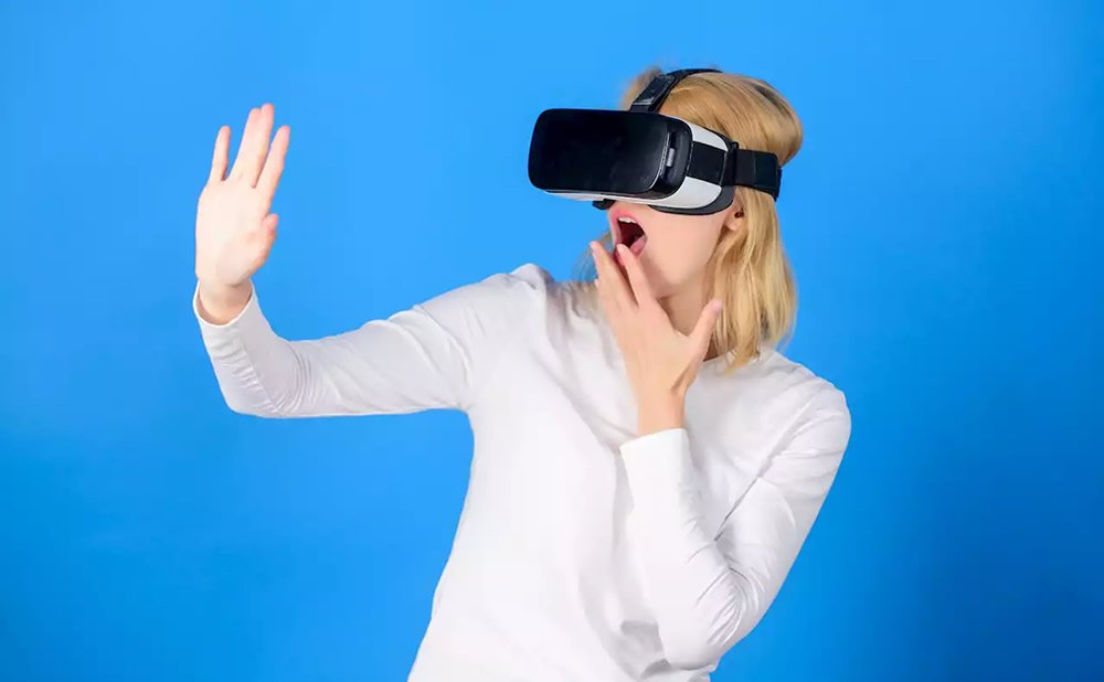 Cómo la IA, la VR y la DLT pueden limpiar la industria del entretenimiento para adultos