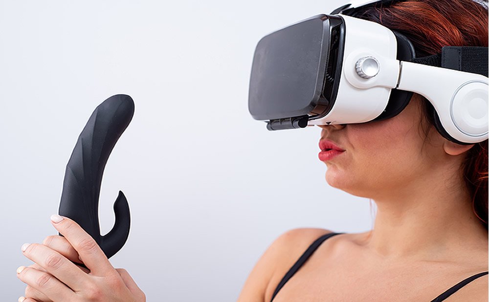 Usar juguetes sexuales para dar saber a tu experiencia porno en VR