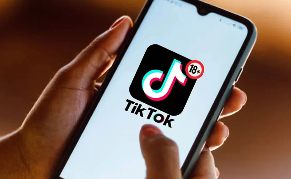 Tik tok introduce la categoria de publico adulto y eleva la edad minima a 18 años para los streamers en directo