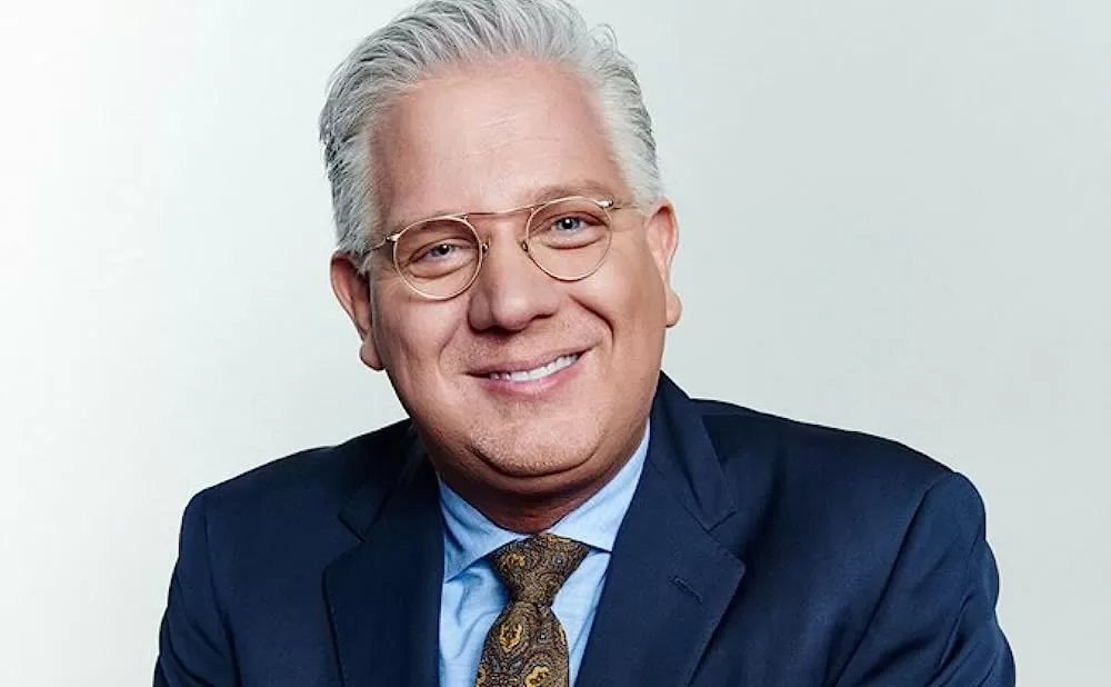 Glenn Beck está preocupado de que nos obsesionemos con el sexo robótico