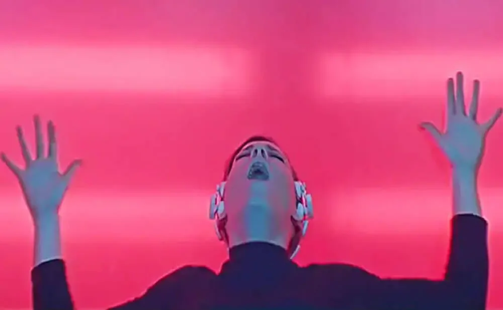 Clavo la tecnologia sexxual del futuro el futuro por que la serie es mucho mas que un espejo negro erotico