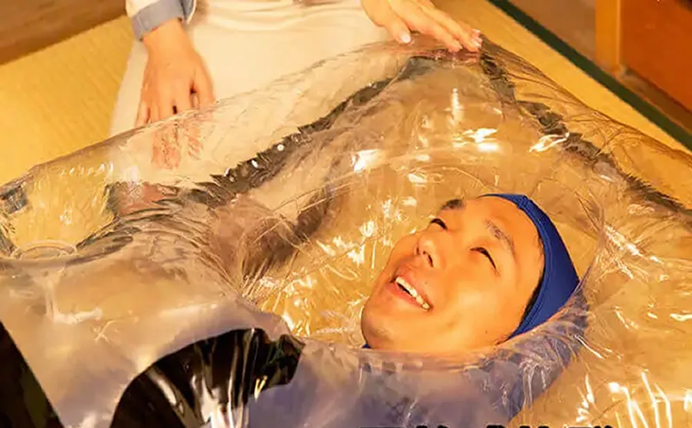 Fabricante japonés de juguetes sexuales crea un saco de dormir erótico del tamaño de un hombre