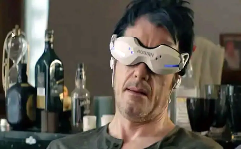 Pero cuando es bueno es muy bueno el sexo futuro por que la serie es mucho mas que un espejo negro erotico