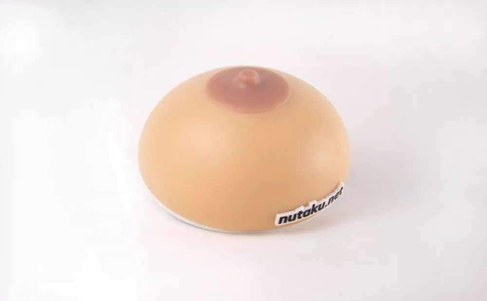 Por supuesto, la primera consola de juegos para adultos de Nutaku es un seno de silicona