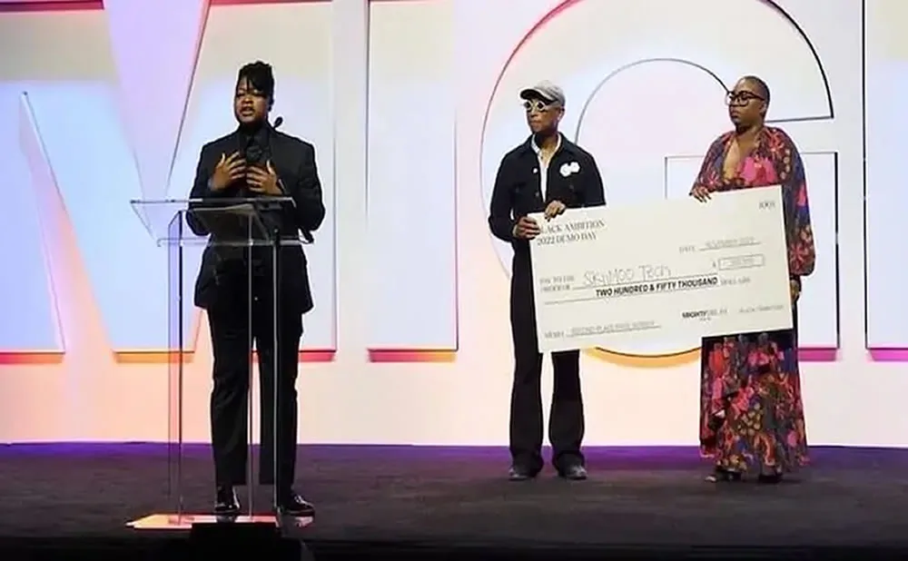 VDOM ocupa el segundo lugar en el Black Ambition Prize, MYHIXEL supera el objetivo de financiación colectiva y Lora DiCarlo cierra