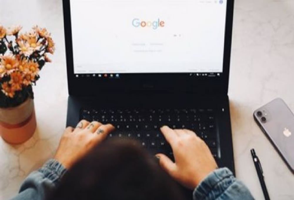 Google esta tomando medidas energicas contra la pornografia deepfake por medio de la limitacion de la busqueda y la prohibicion  de publicidad